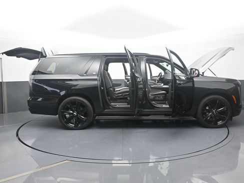 Used 2025 Cadillac Escalade ESV Sport w/ Touring Package image 85