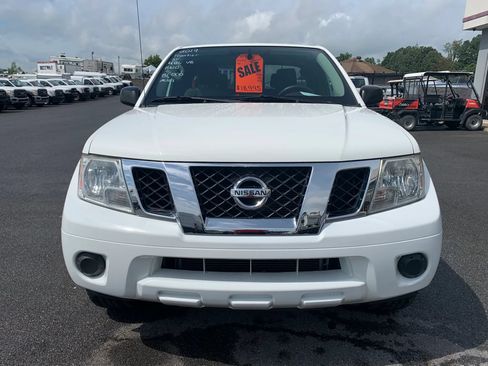 Used 2019 Nissan Frontier SV RWD image 2