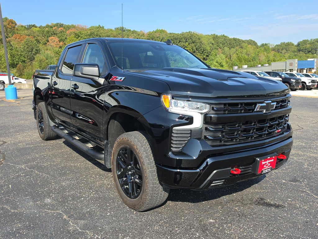 Used 2025 Chevrolet Silverado 1500 LT Trail Boss w/ Convenience Package II AWD/4WD image 2