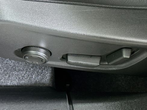 Used 2024 Volvo XC40 B5 Plus w/ Climate Package image 13