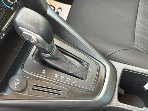 Used 2018 Ford Focus SE FWD image 19