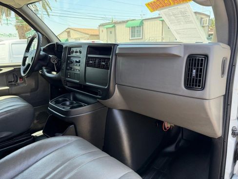 Used 2007 Chevrolet Express 3500 RWD image 20