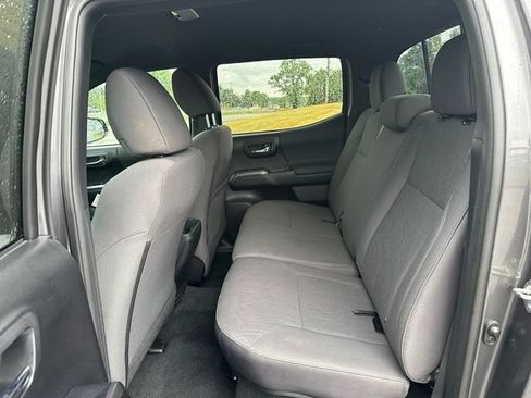 Used 2019 Toyota Tacoma TRD Sport w/ Technology Package AWD/4WD image 16