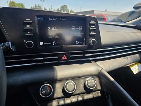 Used 2023 Hyundai Elantra SE FWD image 25