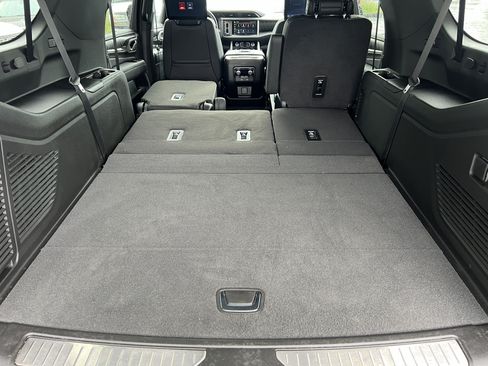 Used 2024 GMC Yukon XL Denali w/ Advanced Technology Package AWD/4WD image 22