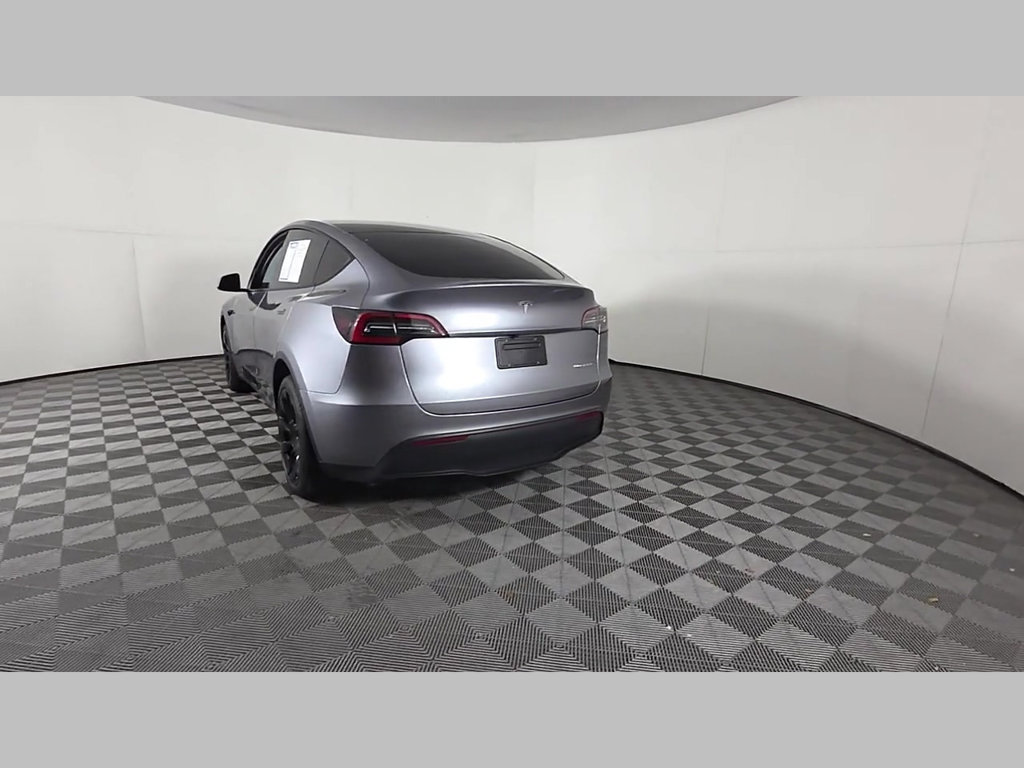 Used 2025 Tesla Model Y Long Range AWD/4WD image 46