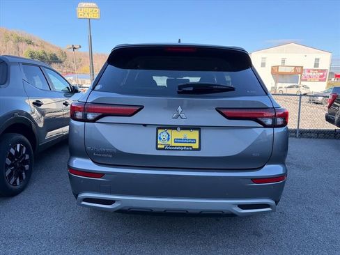 Used 2022 Mitsubishi Outlander SE image 29