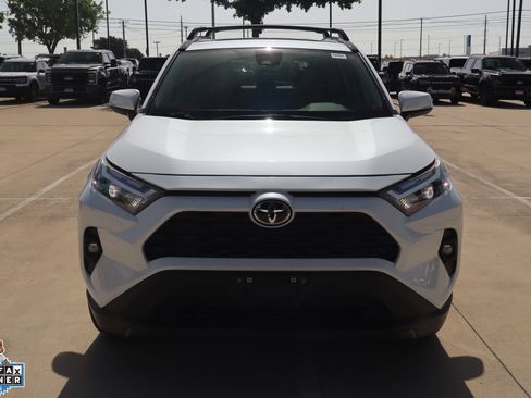 Used 2025 Toyota RAV4 XLE Premium w/ Blackout Package (GST) FWD image 9