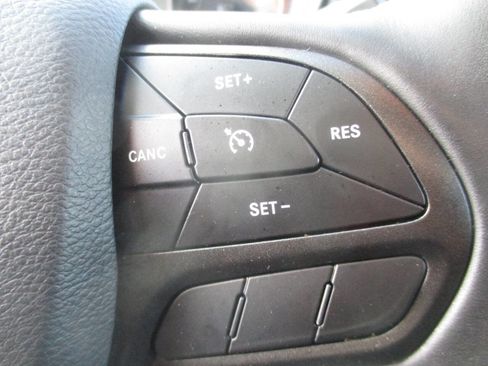 Used 2019 Jeep Cherokee Trailhawk w/ Cold Weather Group image 30