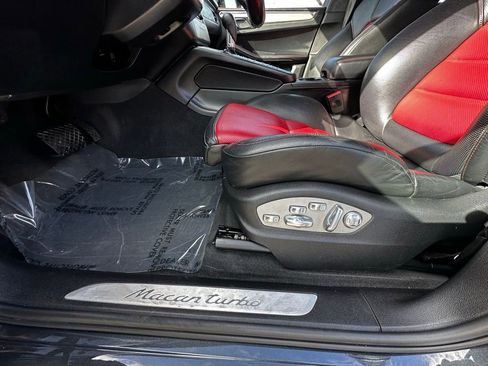 Used 2018 Porsche Macan Turbo AWD/4WD image 11