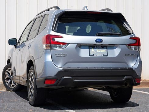 Used 2020 Subaru Forester Premium AWD/4WD image 5