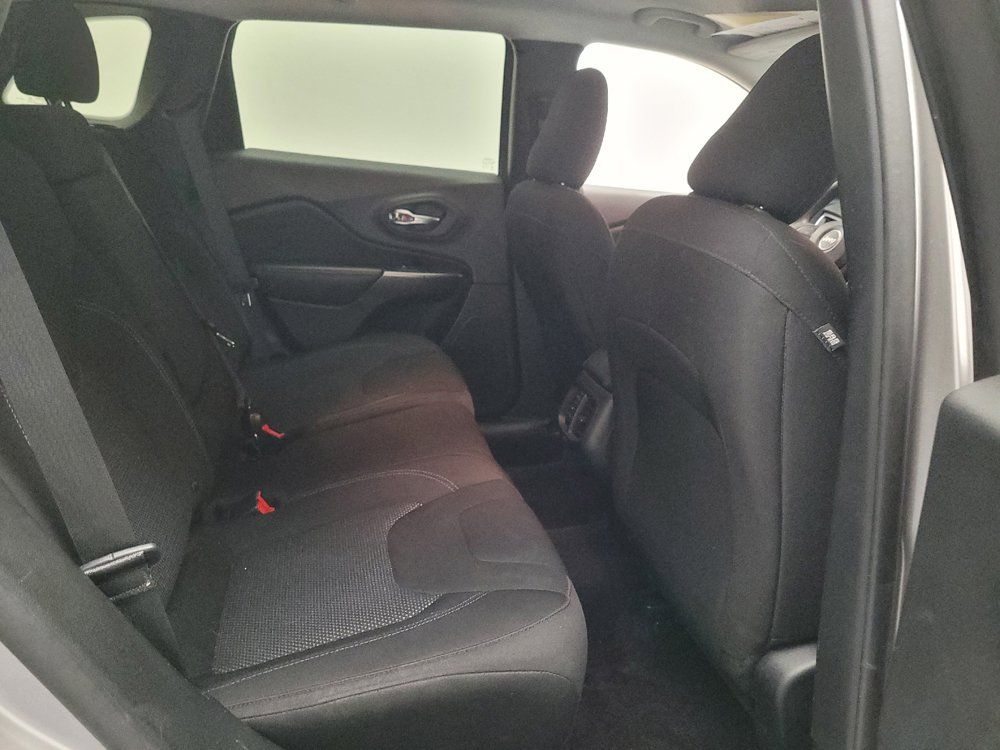 Used 2019 Jeep Cherokee Latitude w/ Popular Appearance Group FWD image 19