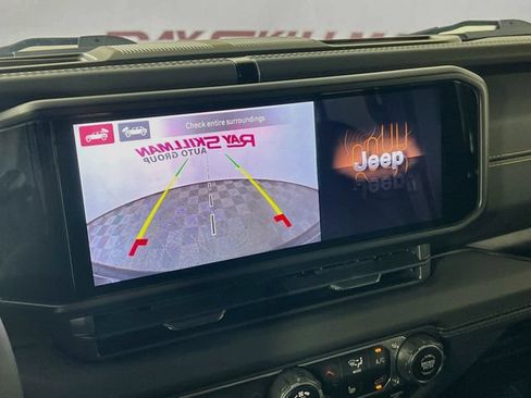 Used 2024 Jeep Wrangler Unlimited Sahara w/ Technology Group AWD/4WD image 19