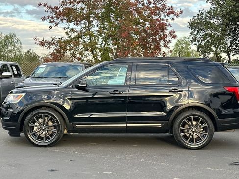 Used 2018 Ford Explorer XLT w/ Equipment Group 202A image 5