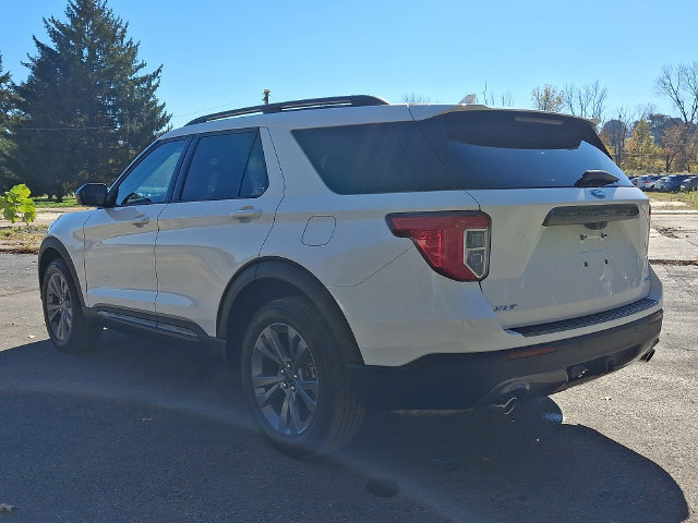 Used 2023 Ford Explorer XLT w/ Equipment Group 202A AWD/4WD image 5