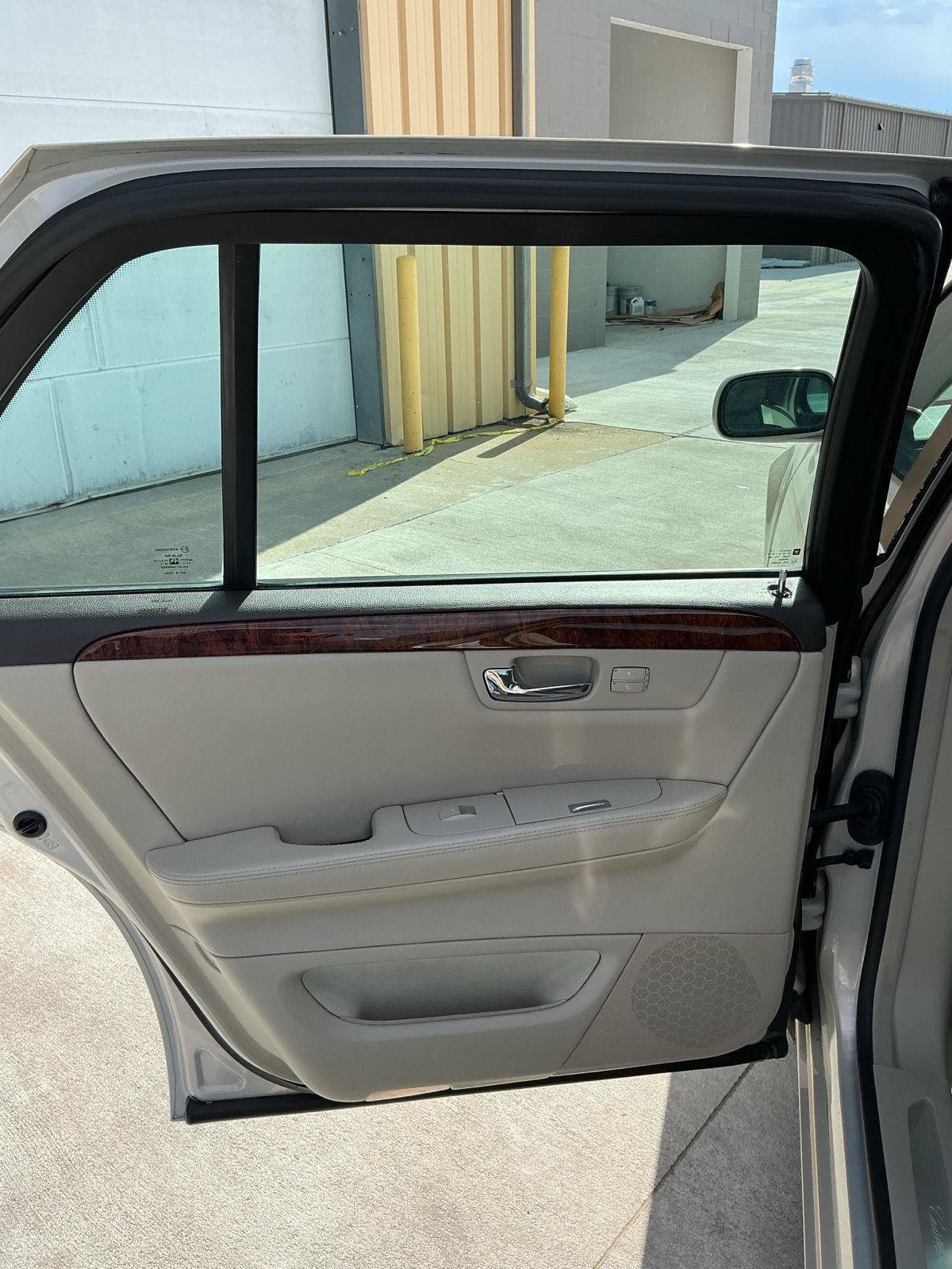 Used 2007 Cadillac DTS Luxury I w/ Trunk Convenience Package FWD image 20