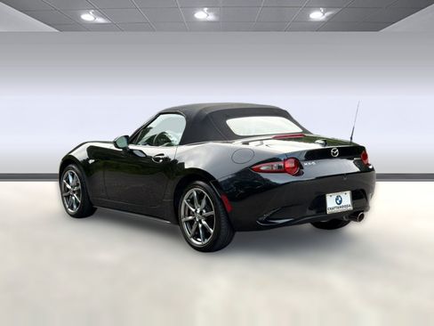 Used 2022 MAZDA MX-5 Miata Grand Touring w/ Weather Package RWD image 3