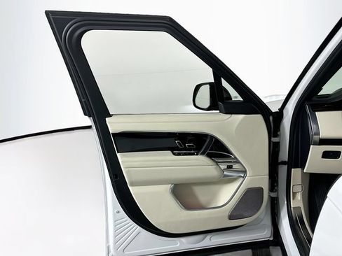 Used 2025 Land Rover Range Rover Autobiography AWD/4WD image 11