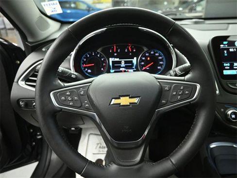 Used 2018 Chevrolet Malibu Premier w/ Premier Sun and Wheel Package image 18