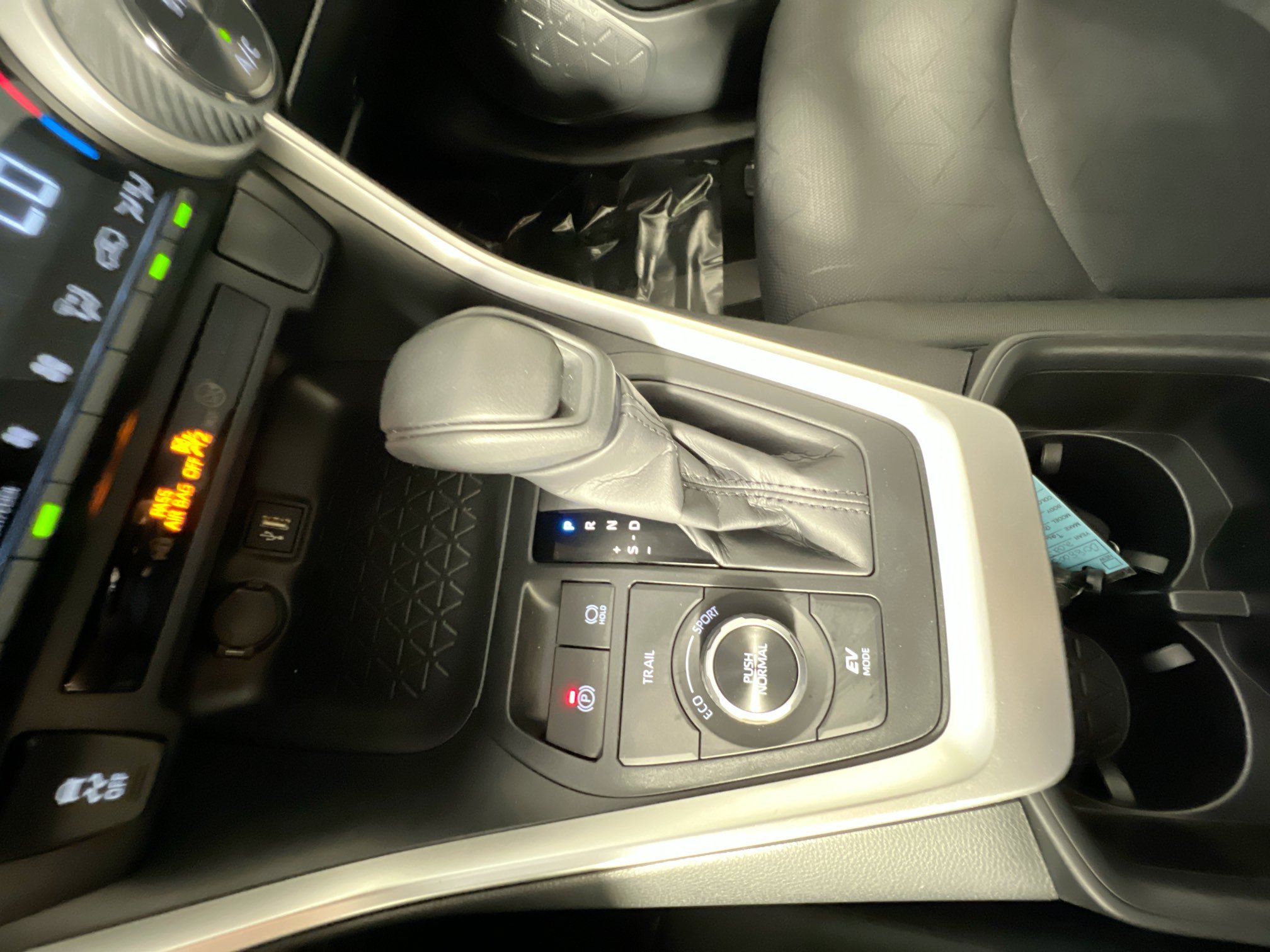 Used 2025 Toyota RAV4 XLE AWD/4WD image 25