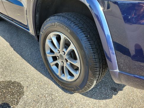Used 2014 Jeep Grand Cherokee Overland AWD/4WD image 26