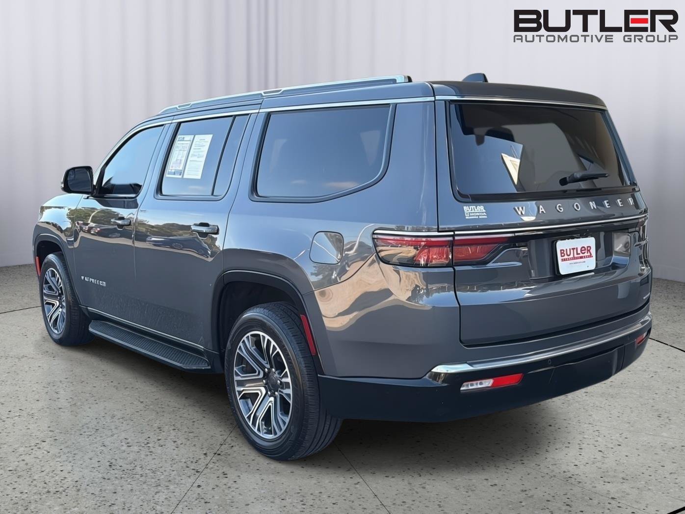 Used 2024 Jeep Wagoneer Series II w/ Flexible Seating Group RWD image 4