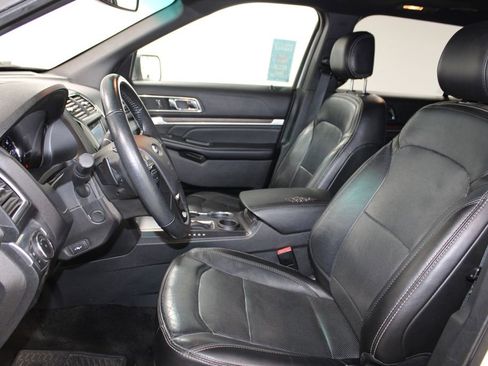Used 2017 Ford Explorer Limited image 22