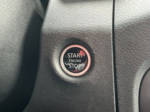 Used 2023 Nissan Frontier SV image 9