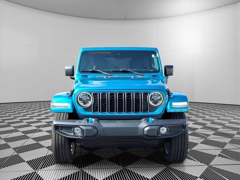 Used 2024 Jeep Wrangler Unlimited w/ Convenience Group AWD/4WD image 2