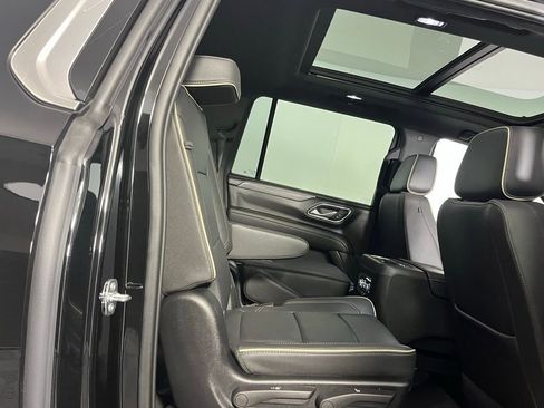 Used 2024 GMC Yukon XL SLT image 35