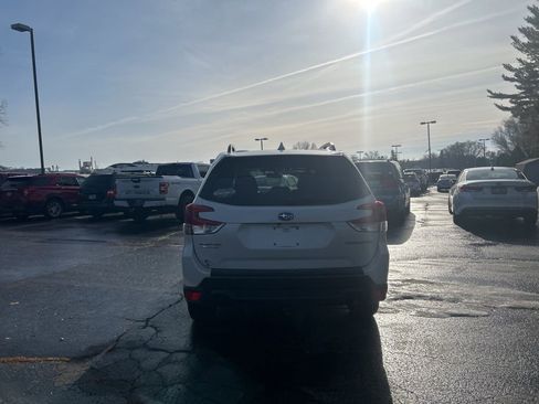 Used 2021 Subaru Forester Premium image 6