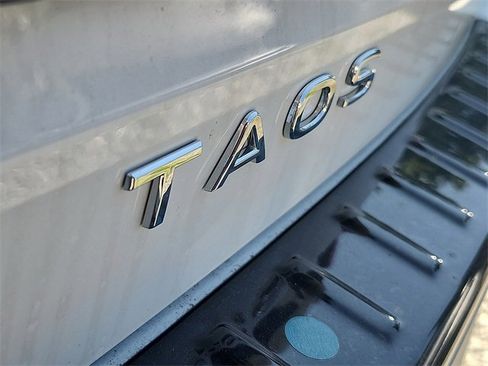 New 2024 Volkswagen Taos SE image 17