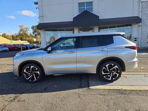 New 2025 Mitsubishi Outlander SEL image 8