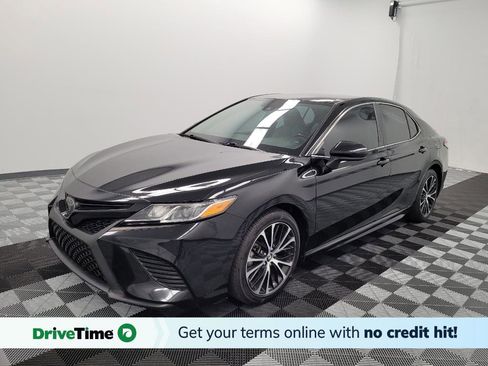 Used 2019 Toyota Camry SE FWD image 1