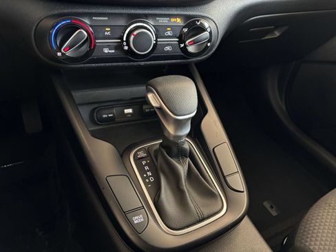 Used 2025 Kia Soul LX w/ LX Technology Package FWD image 39