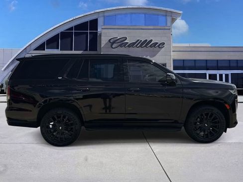 Used 2022 Cadillac Escalade Luxury RWD image 4
