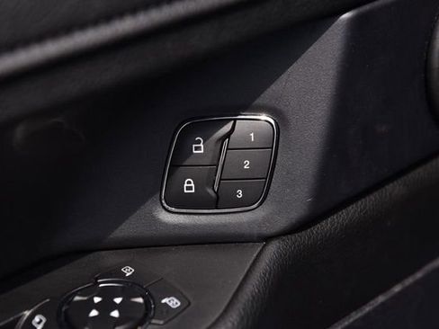Used 2019 Ford Expedition XLT w/ Equipment Group 202A AWD/4WD image 9