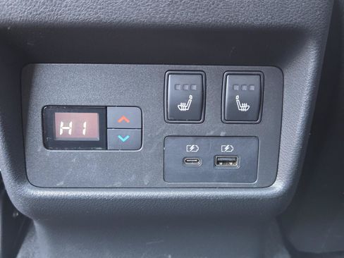 Used 2022 Nissan Rogue Platinum w/ Head-Up Display Package FWD image 26