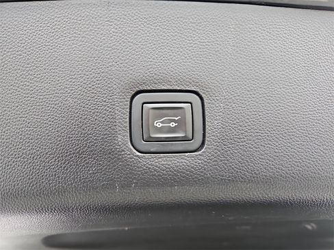 Used 2019 Chevrolet Traverse RS image 23