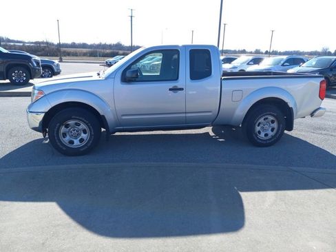 Used 2008 Nissan Frontier SE w/ Tow Hitch Pkg image 13