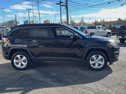 Used 2018 Jeep Compass Latitude w/ Cold Weather Group AWD/4WD image 9