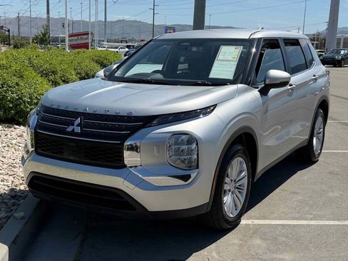 Used 2024 Mitsubishi Outlander ES AWD/4WD image 1