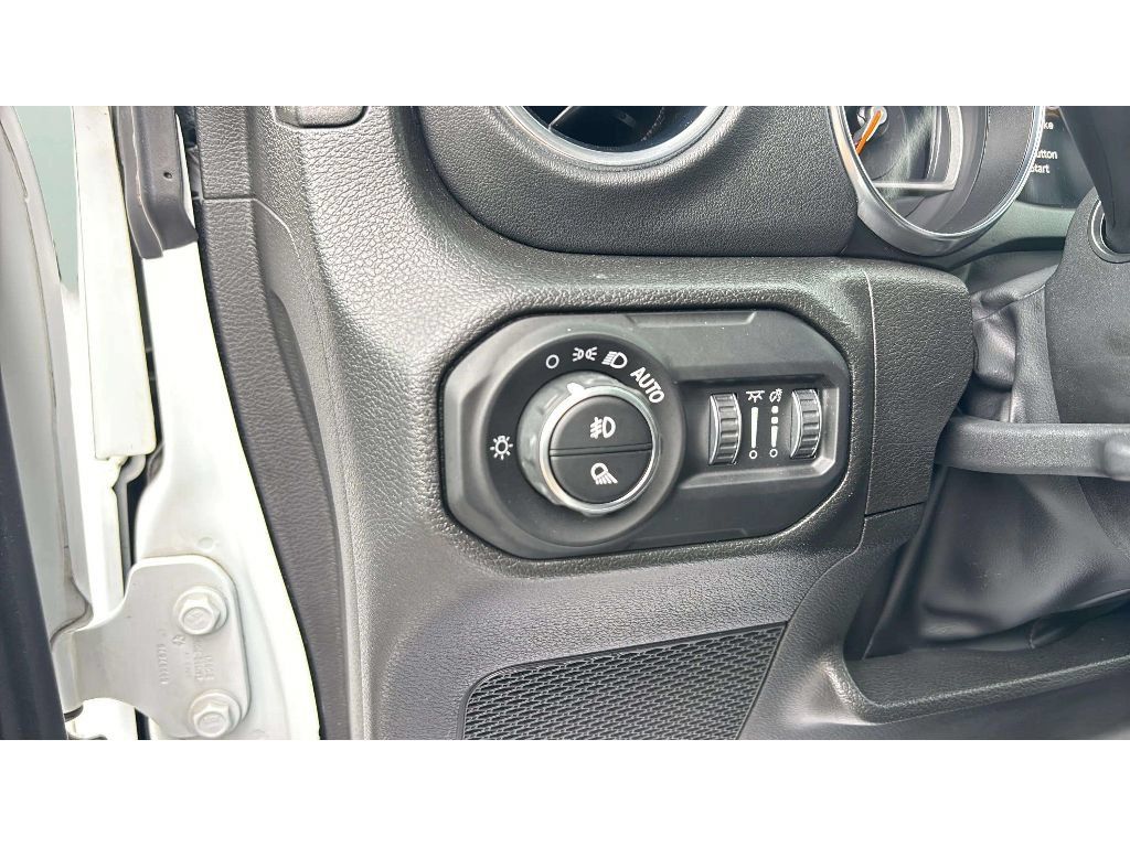Used 2022 Jeep Gladiator Overland w/ Popular Equipment Package AWD/4WD image 19