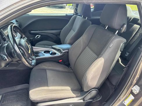 Used 2019 Dodge Challenger SXT RWD image 10