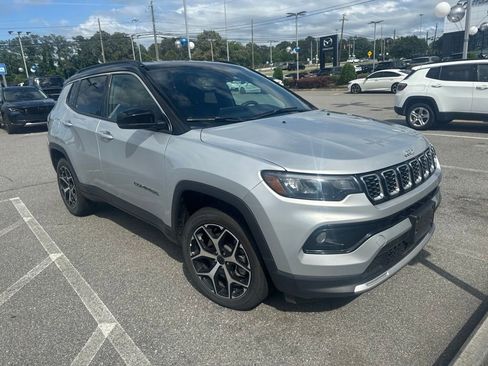 Used 2025 Jeep Compass Limited AWD/4WD image 3