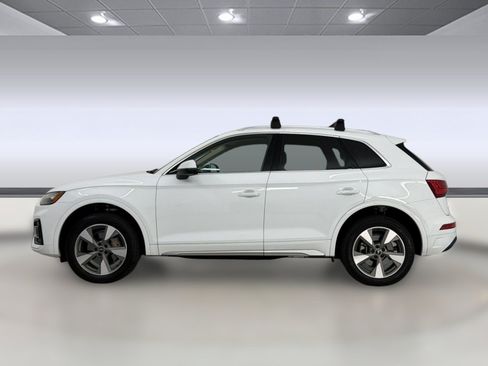 Used 2023 Audi Q5 2.0T Premium w/ Convenience Package AWD/4WD image 2
