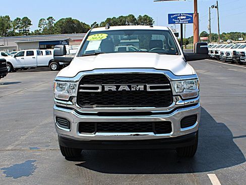 Used 2024 RAM 2500 Tradesman w/ Chrome Appearance Group AWD/4WD image 10