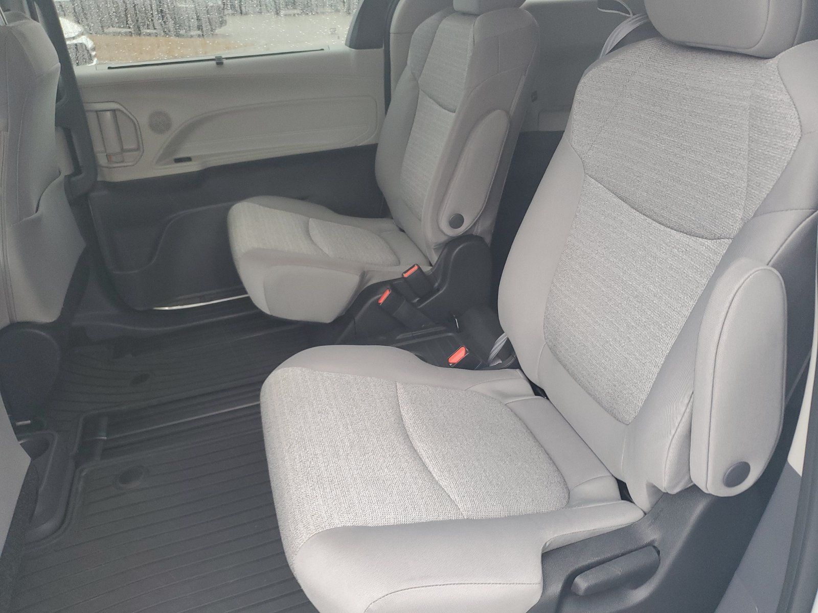 Used 2022 Toyota Sienna LE FWD image 13