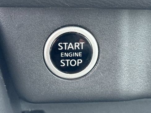 Used 2022 Nissan Rogue SV AWD/4WD image 27