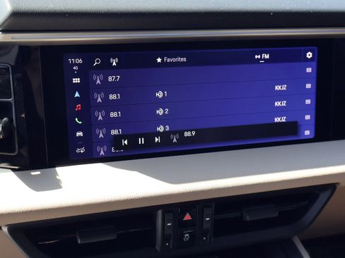 Certified 2024 Porsche Macan 4 Electric image 17